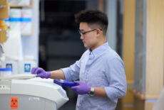 Researcher in the Hotamışlıgil lab