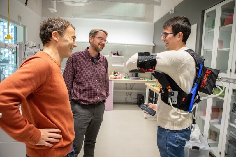 Conor Walsh, Paul Sabin and David Pont in the lab with the device.